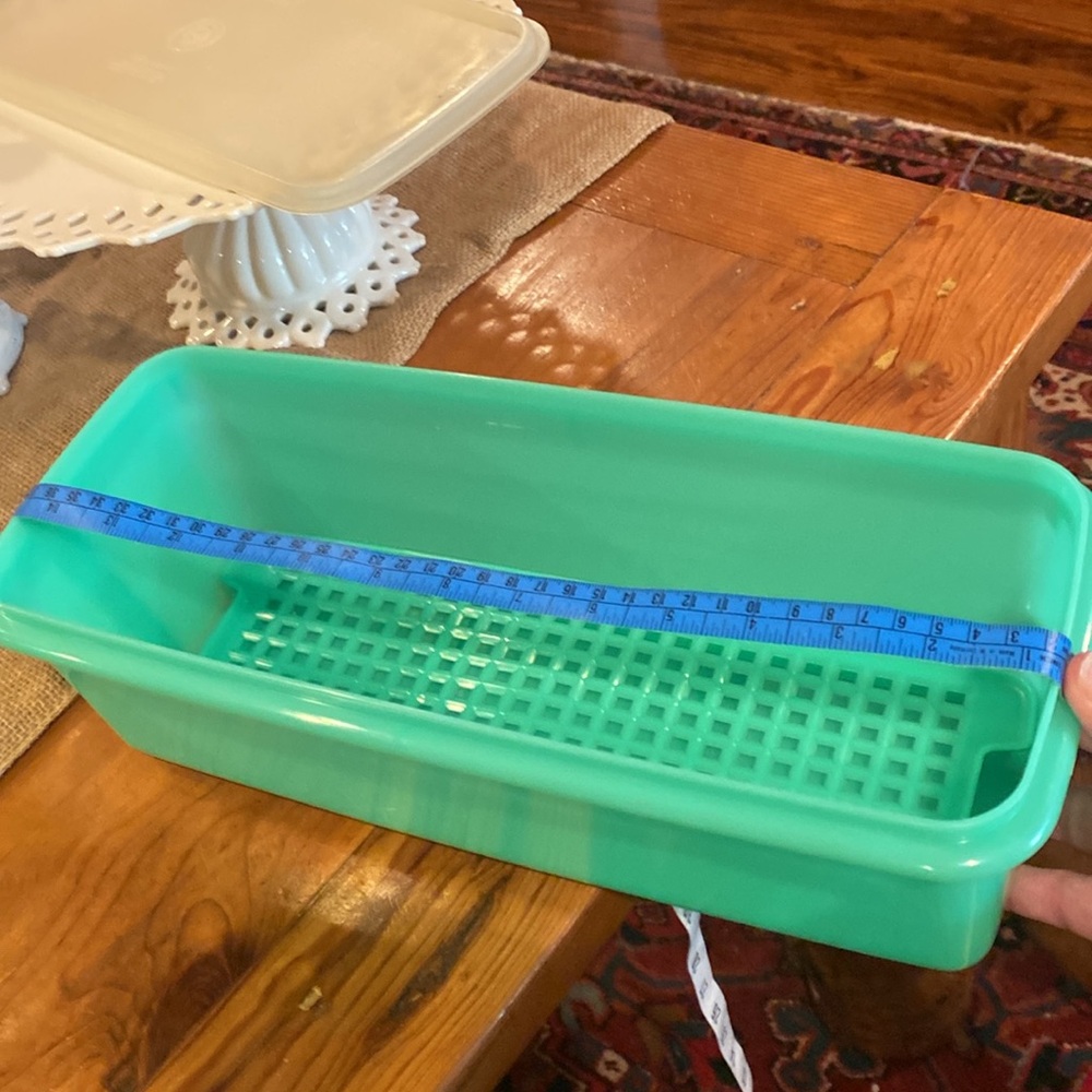 Tupperware Classic green bread keeper with removable grate.